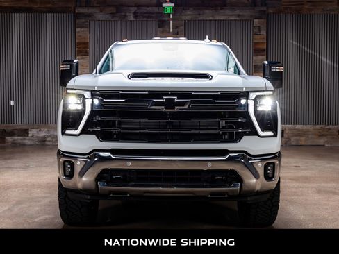 Used 2025 Chevrolet Silverado 3500 LTZ w/ LTZ Plus Package AWD/4WD image 4
