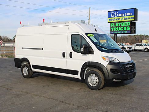 Used 2024 RAM ProMaster 2500 w/ Convenience Group image 2