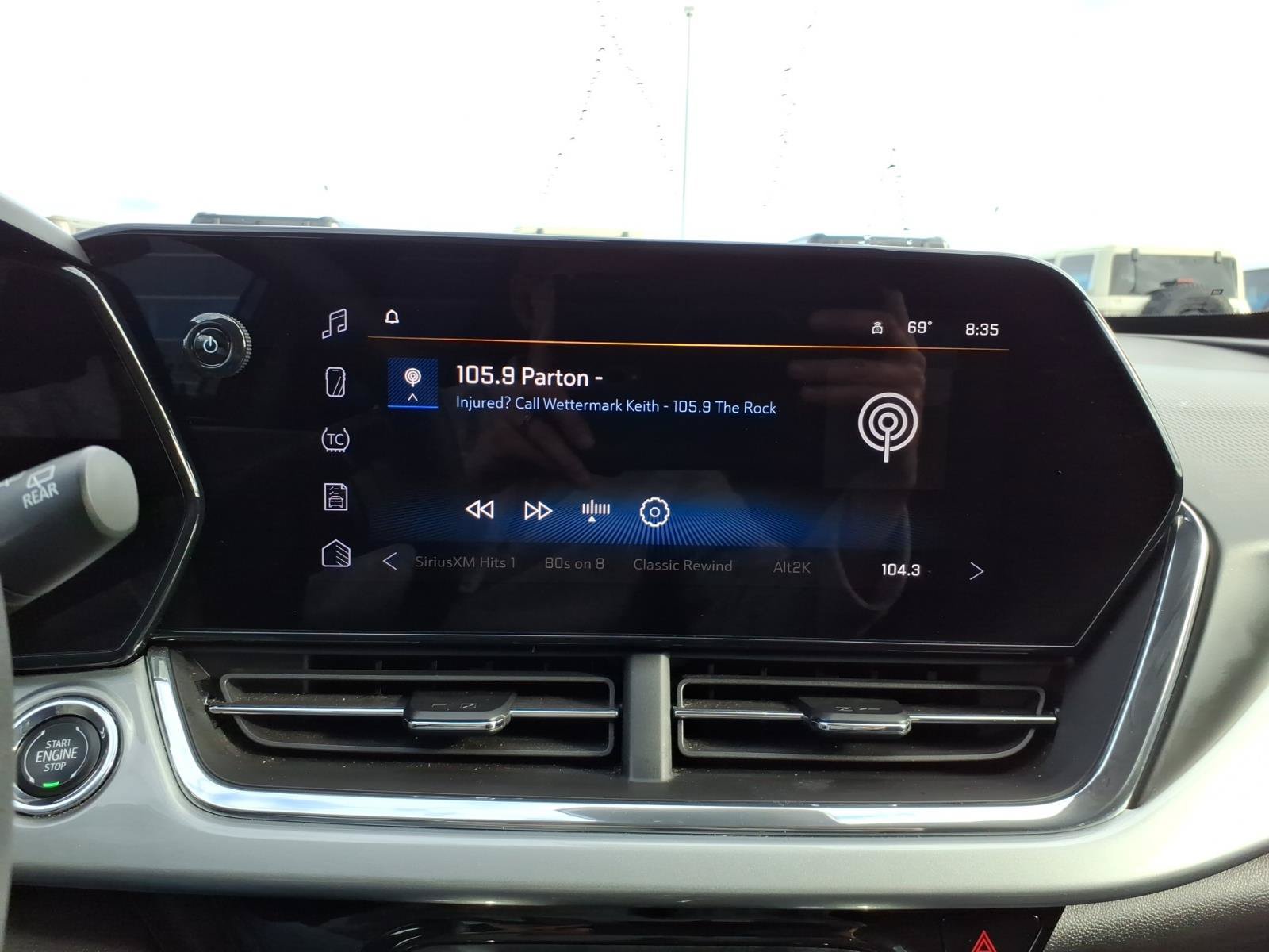 Used 2025 Chevrolet Trax LT FWD image 19