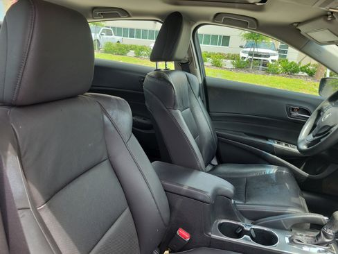 Used 2013 Acura ILX Hybrid w/ Technology Package FWD image 8