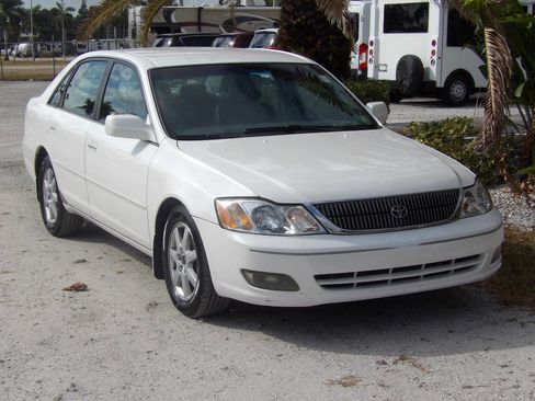 Used 2002 Toyota Avalon XLS image 11