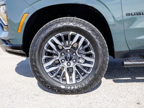 Used 2025 Chevrolet Suburban Z71 w/ Comfort Package image 29