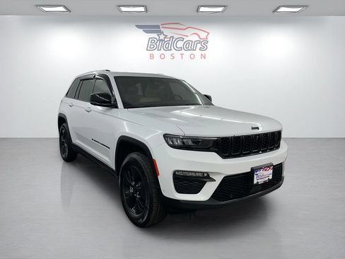 Used 2022 Jeep Grand Cherokee Limited 4xe w/ Luxury Tech Group II AWD/4WD image 3