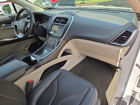 Used 2020 Lincoln Nautilus Reserve AWD/4WD image 18