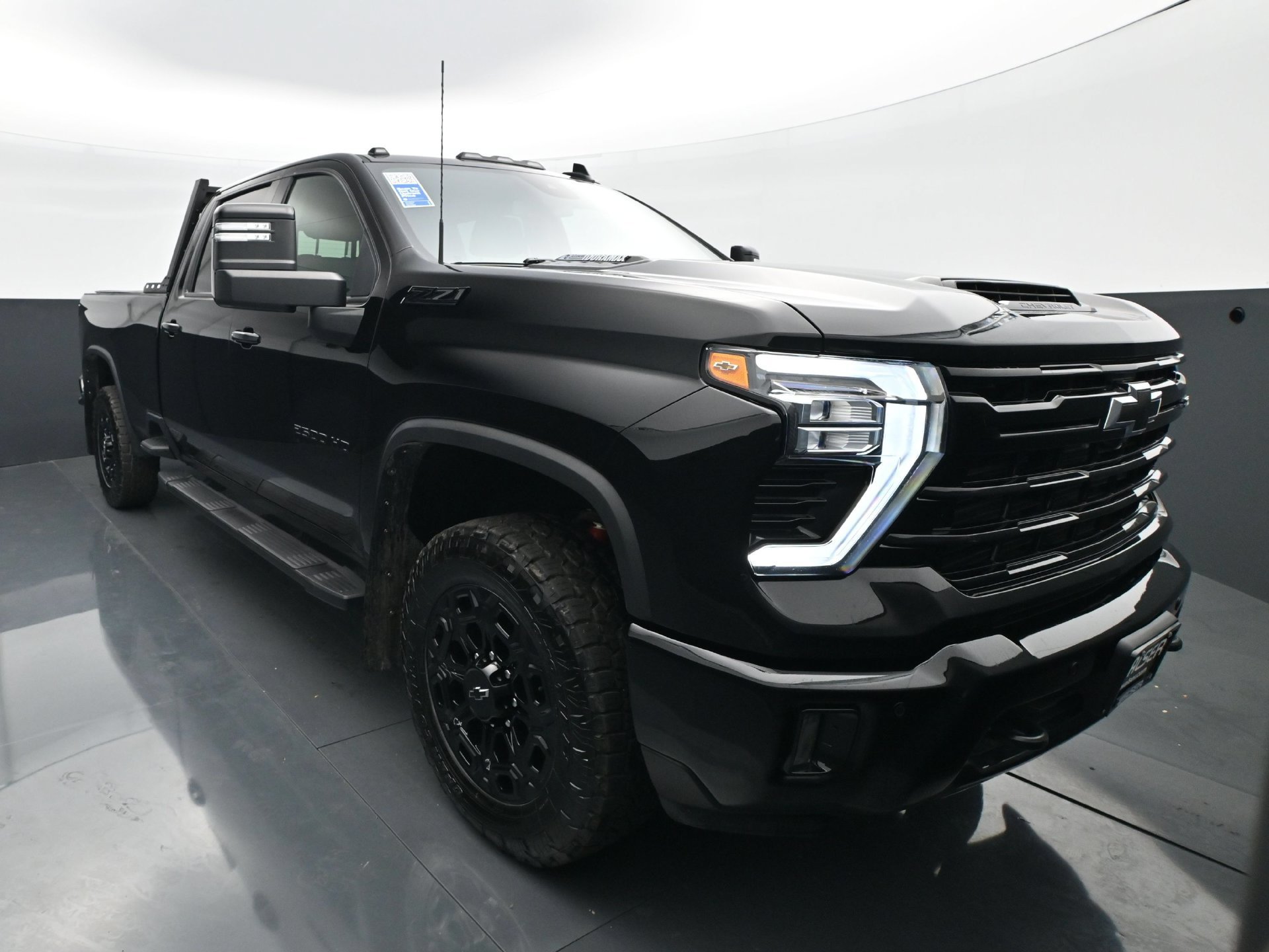 Used 2024 Chevrolet Silverado 2500 LTZ w/ LTZ Plus Package AWD/4WD image 11