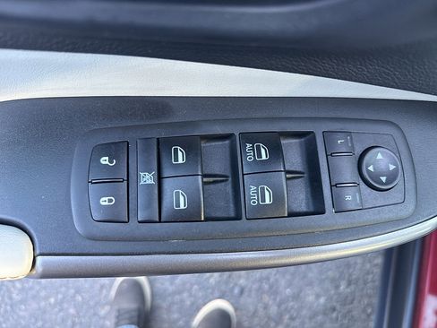 Used 2019 Jeep Cherokee Limited AWD/4WD image 23