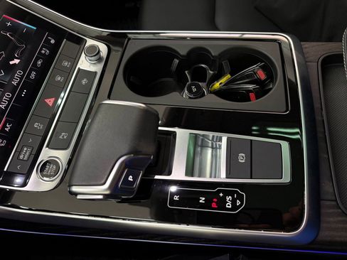 Used 2022 Audi Q8 Premium Plus w/ Premium Plus Package AWD/4WD image 16