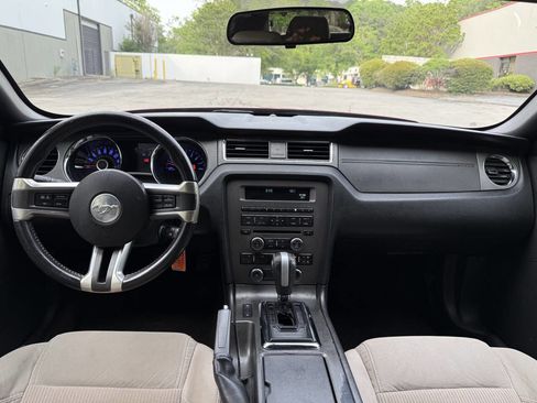 Used 2014 Ford Mustang Convertible image 15