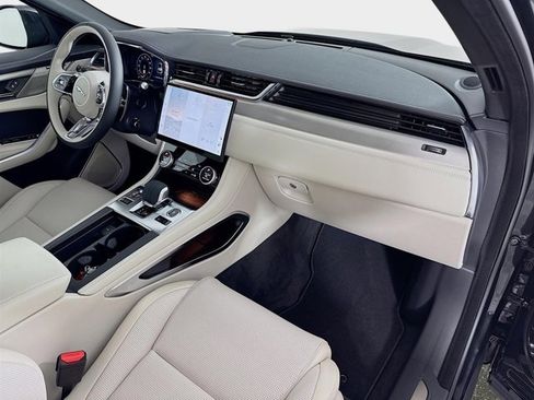 Used 2026 Jaguar F-PACE R-Dynamic S image 31