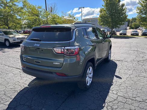 Used 2020 Jeep Compass Latitude w/ Cold Weather Group AWD/4WD image 3