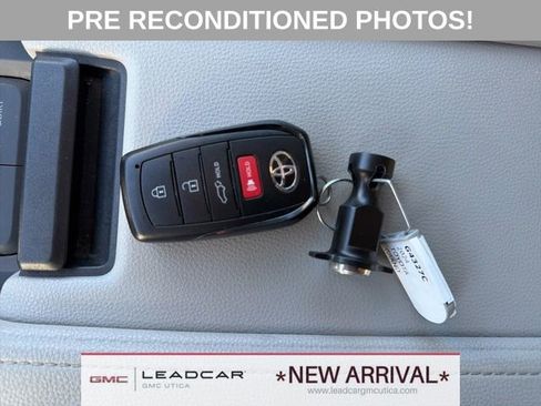 Used 2024 Toyota Grand Highlander AWD image 29