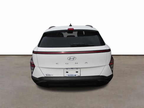Used 2025 Hyundai Kona SEL FWD image 4