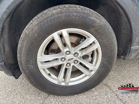 Used 2022 Ford Explorer XLT w/ Equipment Group 202A image 10