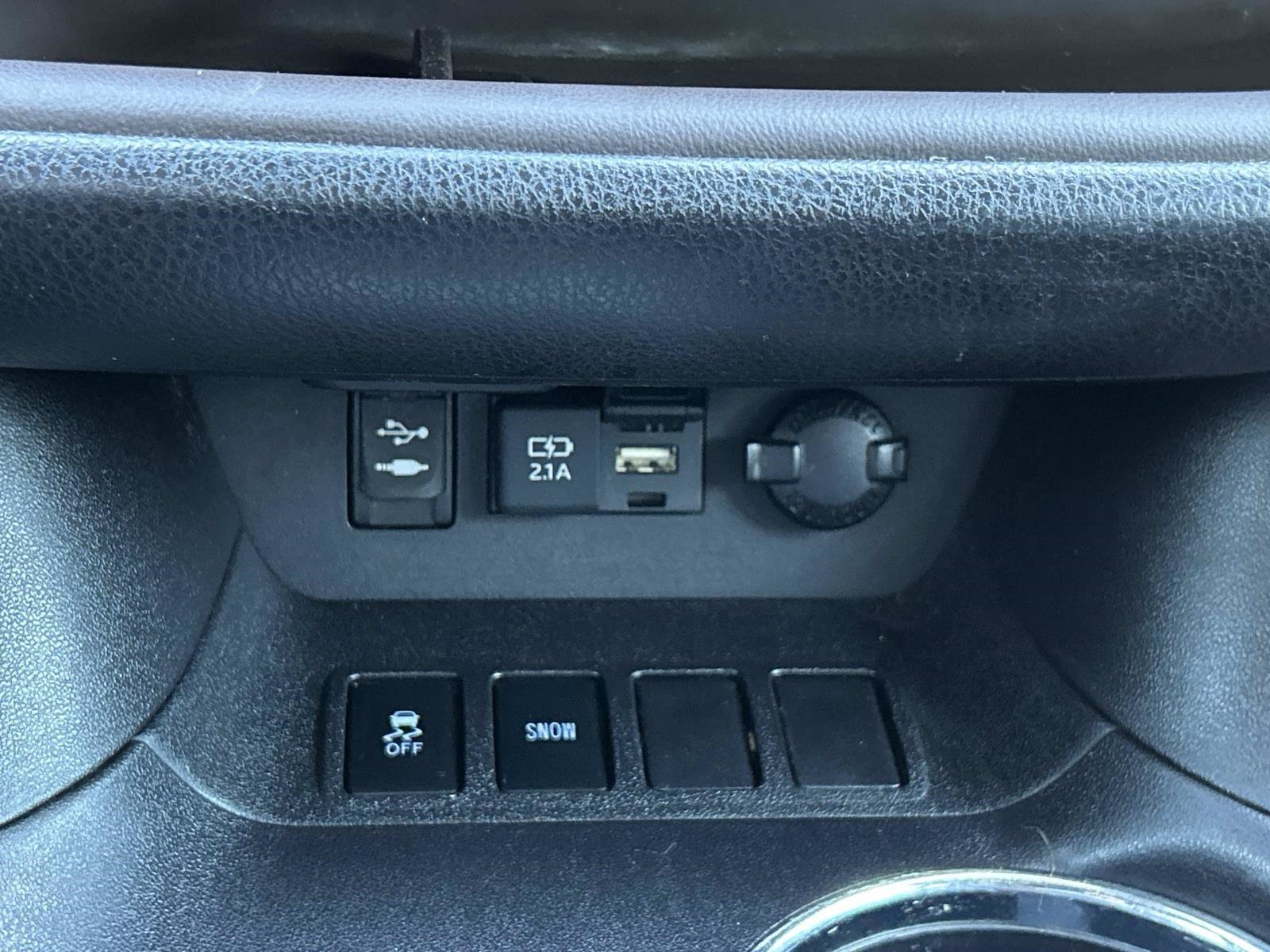 Used 2019 Toyota Highlander XLE FWD image 35
