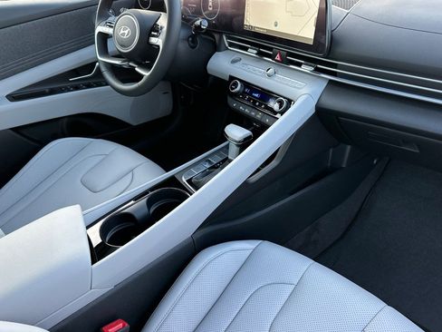 Used 2025 Hyundai Elantra Limited image 14