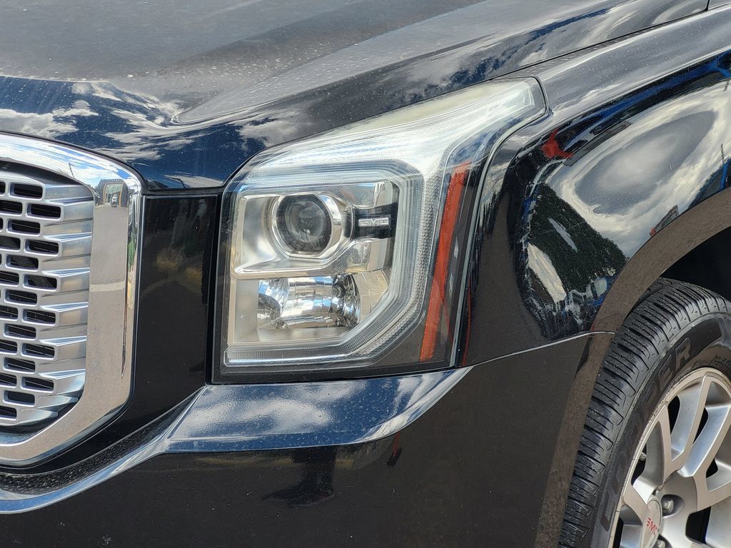 Used 2015 GMC Yukon Denali w/ Premium Package AWD/4WD image 9