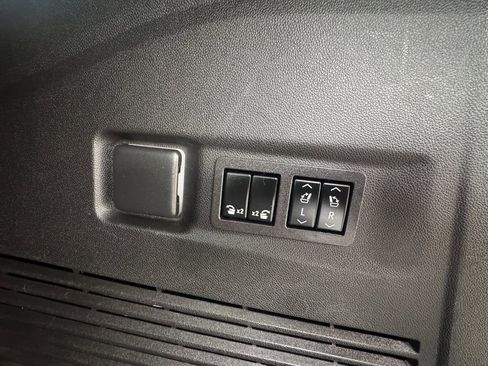 Used 2023 Chevrolet Suburban Premier image 19