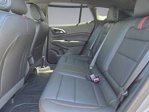 New 2026 Chevrolet Trax RS w/ Sunroof Package FWD image 32