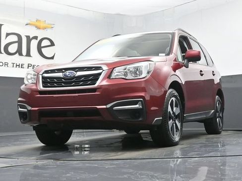 Used 2017 Subaru Forester 2.5i Premium w/ All-Weather Package AWD/4WD image 4