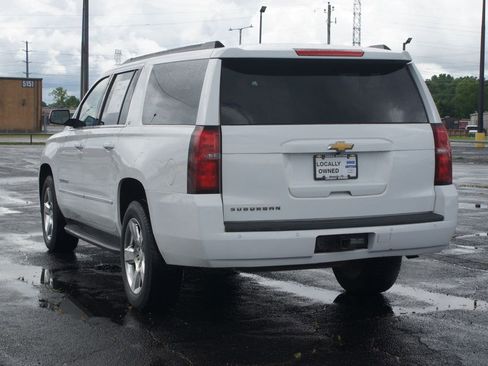 Used 2015 Chevrolet Suburban LT RWD image 16