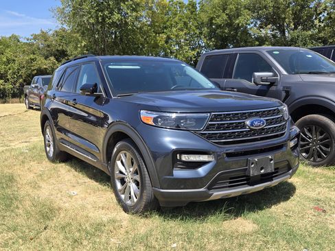 Used 2023 Ford Explorer XLT w/ Equipment Group 202A RWD image 1