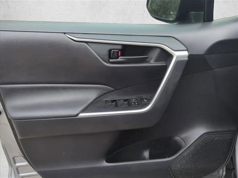 Used 2020 Toyota RAV4 LE image 10