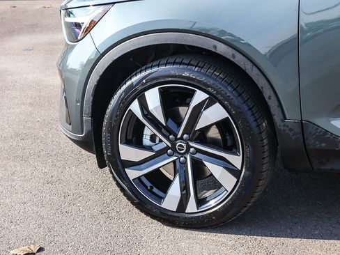 New 2026 Volvo XC40 B4 Plus w/ Climate Package image 9