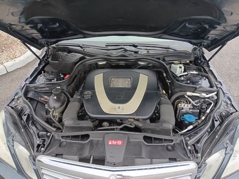 Used 2010 Mercedes-Benz E 350 4MATIC Sedan image 30