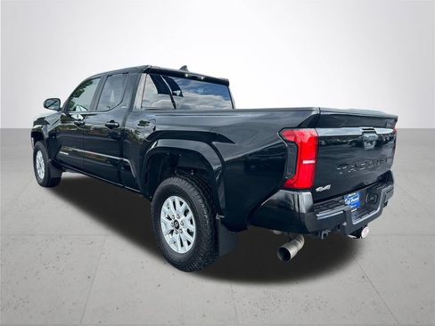 Certified 2024 Toyota Tacoma SR5 AWD/4WD image 10