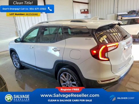Used 2024 GMC Terrain SLT image 3