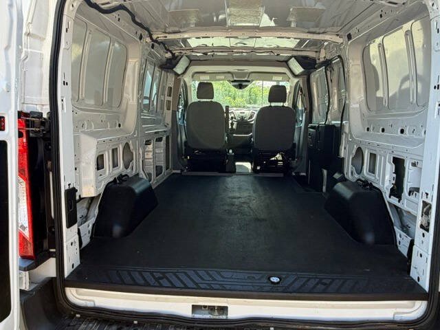 Used 2018 Ford Transit 250 130 Low Roof RWD image 13