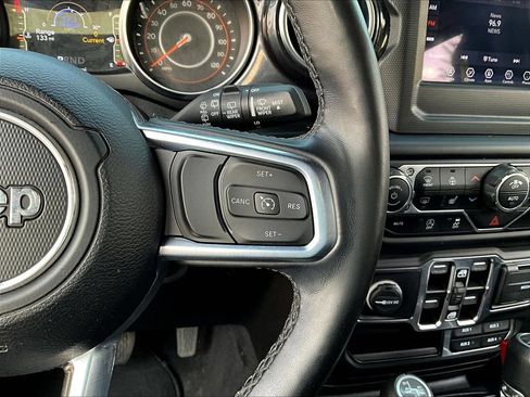 Used 2021 Jeep Wrangler Unlimited Sahara AWD/4WD image 14
