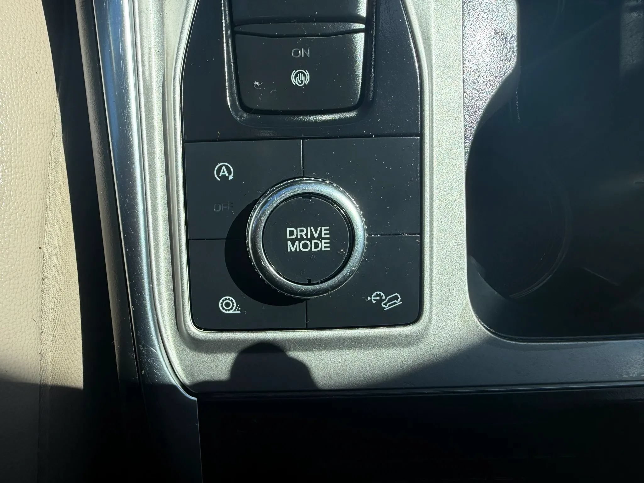 Used 2021 Ford Explorer Limited AWD/4WD image 19