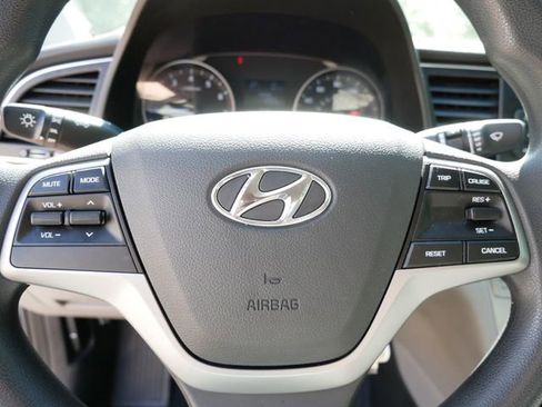 Used 2017 Hyundai Elantra SE FWD image 17
