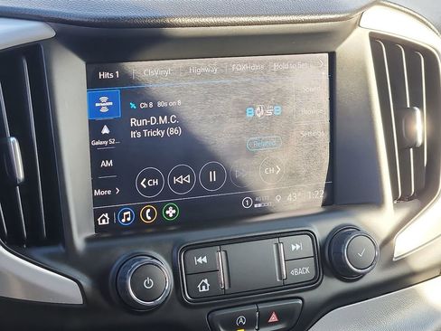 Used 2023 GMC Terrain SLT image 16