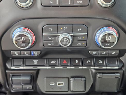 Used 2022 GMC Sierra 3500 AT4 w/ Gooseneck/5TH Wheel Package AWD/4WD image 17