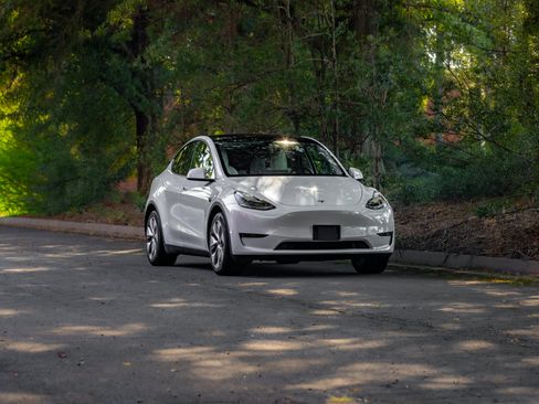 Used 2020 Tesla Model Y Long Range AWD/4WD image 44