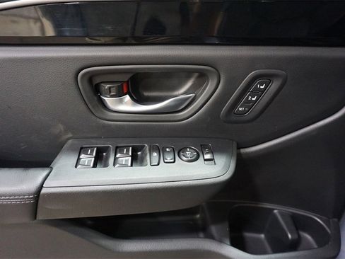 Used 2025 Honda Pilot Touring image 4