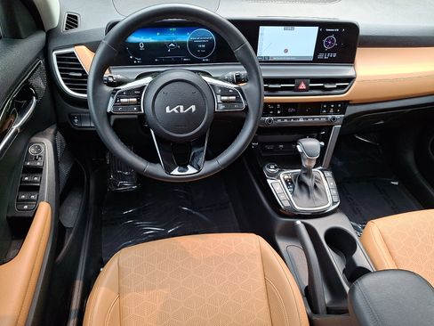 Certified 2024 Kia Seltos EX AWD/4WD image 11