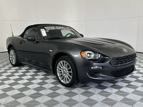 Used 2018 FIAT 124 Spider Classica w/ Technology & Siriusxm Group RWD image 2