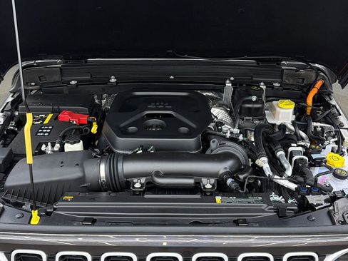 Used 2025 Jeep Wrangler Unlimited Sahara w/ Safety Group image 19