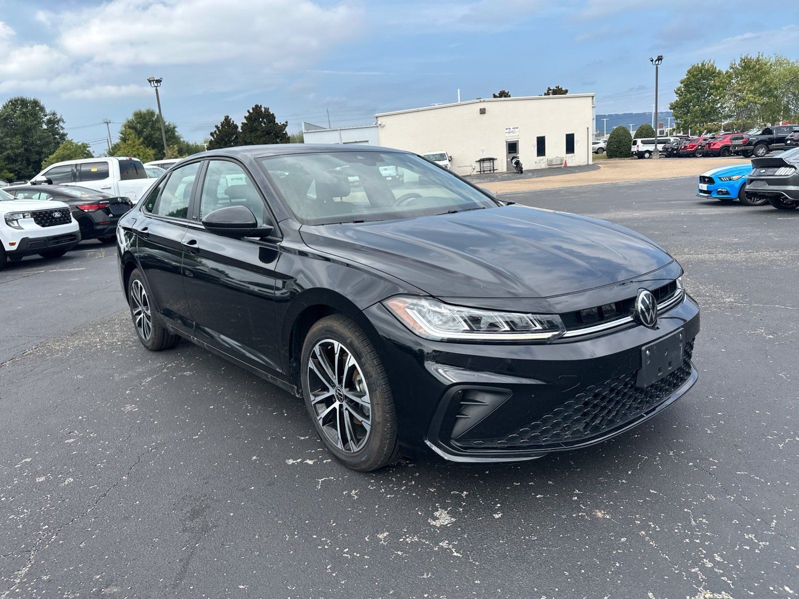 Used 2025 Volkswagen Jetta Sport FWD image 3