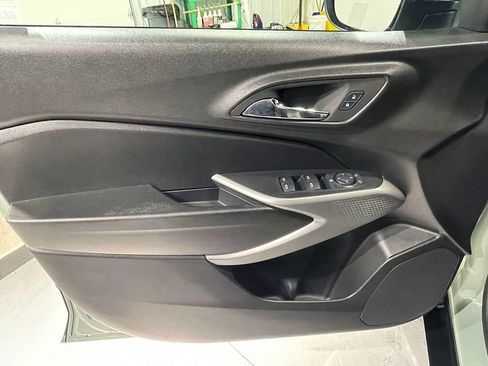 Used 2024 Chevrolet Trax RS FWD image 18