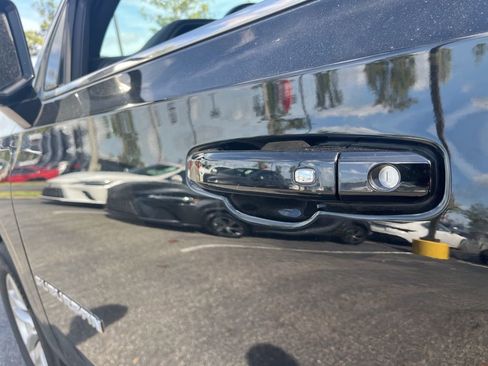 Used 2022 Chevrolet Suburban LT image 15