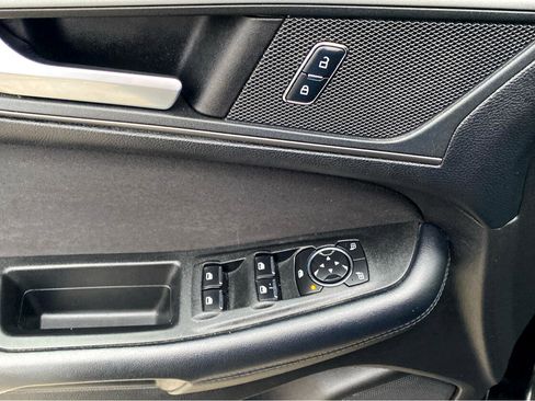 Used 2017 Ford Edge SE image 16