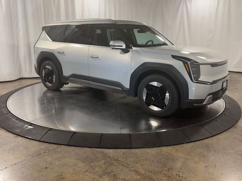 New 2026 Kia EV9 Wind image 2