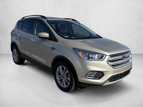 Used 2018 Ford Escape SEL image 3