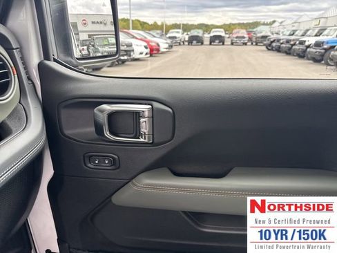 New 2025 Jeep Gladiator Mojave image 24