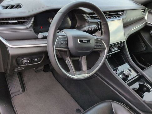 Certified 2024 Jeep Grand Cherokee L Limited w/ Luxury Tech Group II image 11