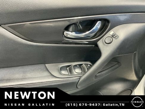 Used 2020 Nissan Rogue SV FWD image 36